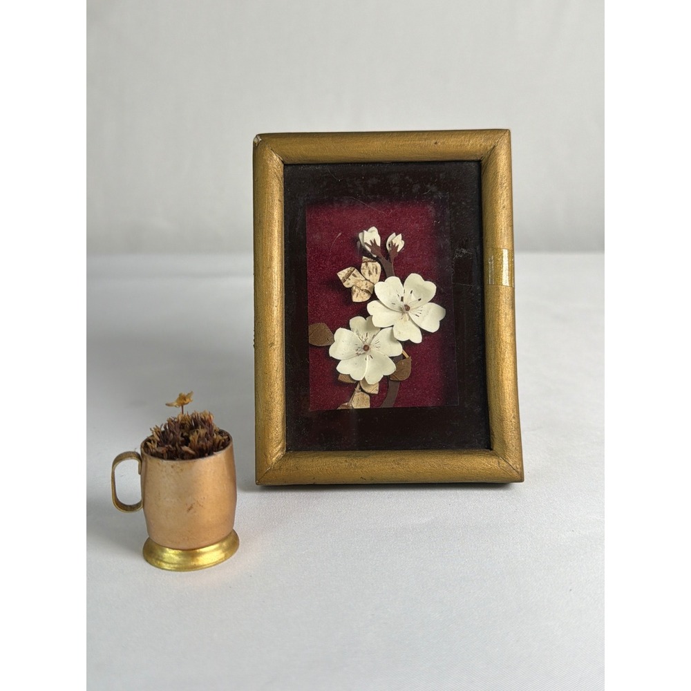 VINTAGE Shadow Box Wall Art Unisex Small Gold Good